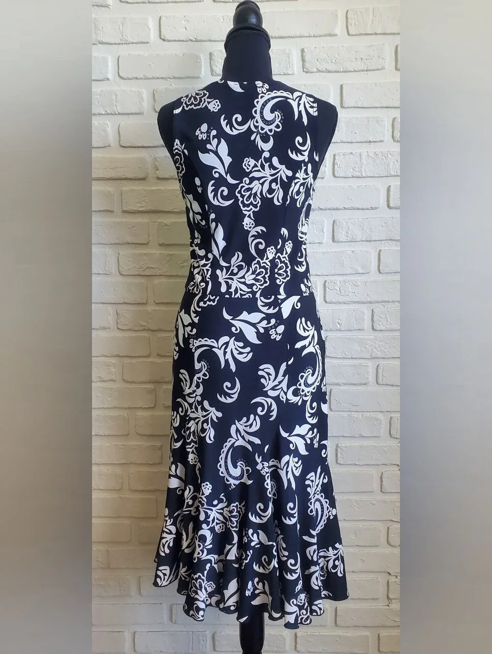 Joseph Ribkoff Floral Paisley Ring Buckle Dress Black White Flowy Ruffle Hem - Picture 5 of 15